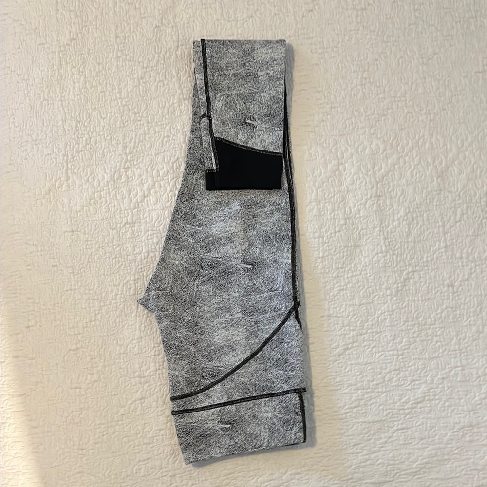 VIMMIA Chic Gray and Black Leggings. Like new!